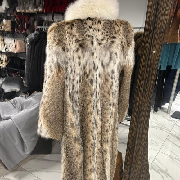 LYNX - with Pearl FOX trim, (American Lynx) size medium normally 12900 now 2995 - Picture 2 of 4
